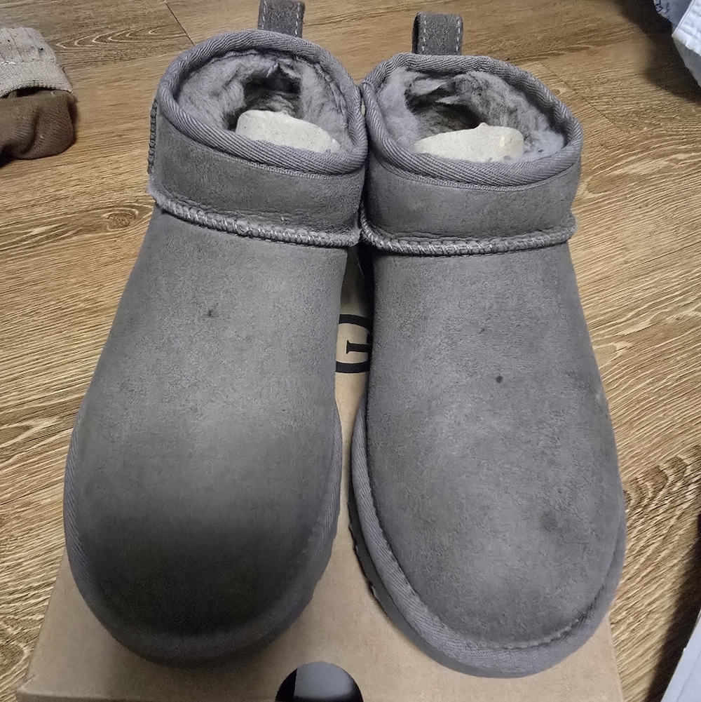 Uggs Ultra Mini - Picture 2 of 9